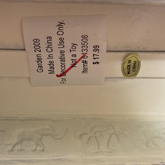 2009 Decorative Cream Metal Garden Sculptures! - Picture 4 of 4